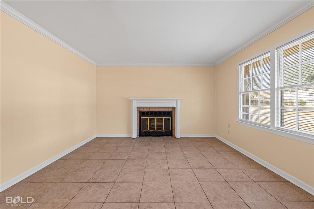 2710 Higgins Drive Shreveport, LA 71104 - Photo 9 of 37 an empty room with windows