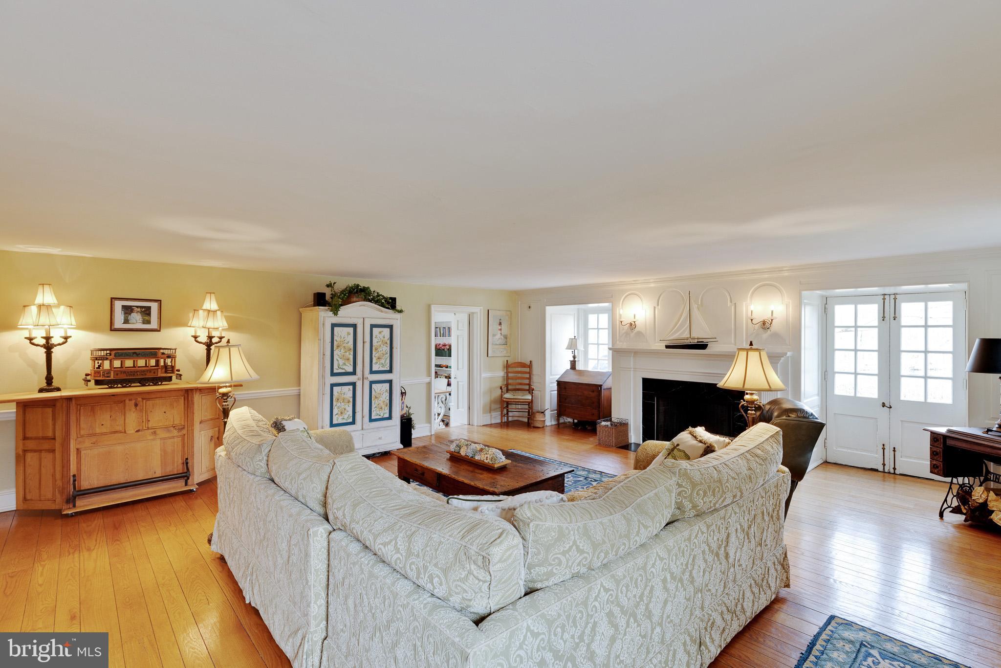 805 Nesbitt Road Ambler, PA 19002 - Photo 5 of 59 Living room
