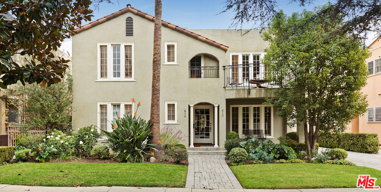 614 North Beachwood Drive Los Angeles, CA 90004 - Photo 1 of 24