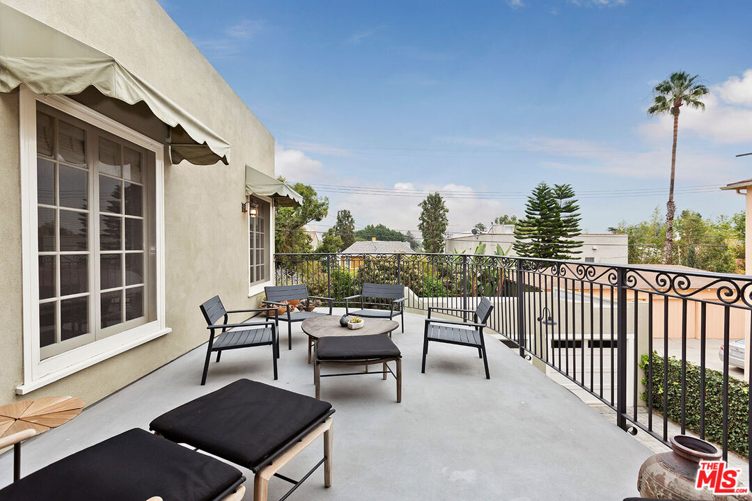 614 North Beachwood Drive Los Angeles, CA 90004 - Photo 20 of 24