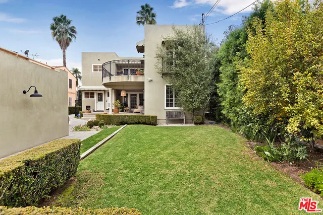 a view of multiple house with a yard