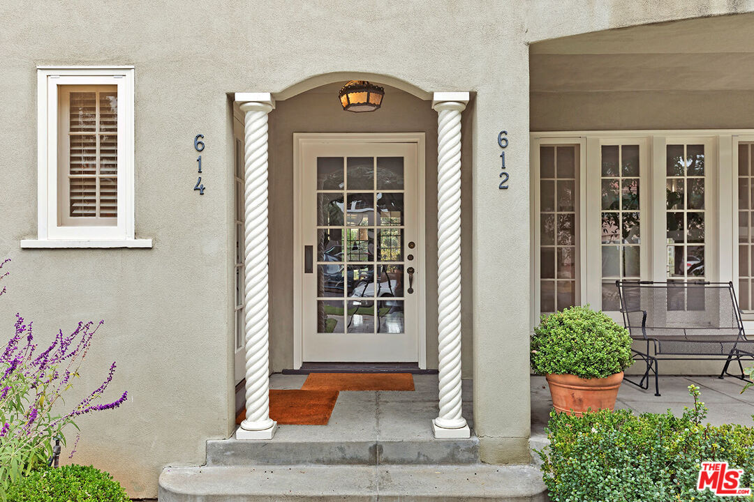 614 North Beachwood Drive Los Angeles, CA 90004 - Photo 3 of 24