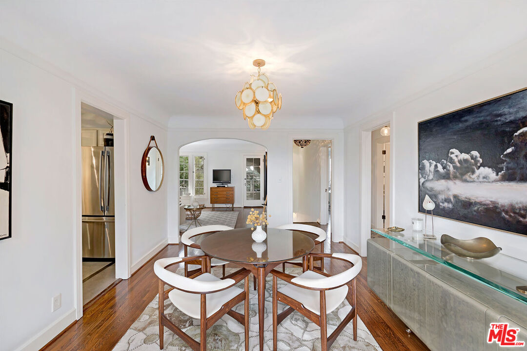 614 North Beachwood Drive Los Angeles, CA 90004 - Photo 10 of 24