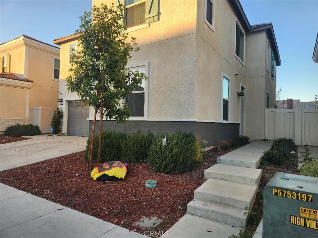 938 West Jasmine Way Rialto, CA 92376 - Photo 4 of 28