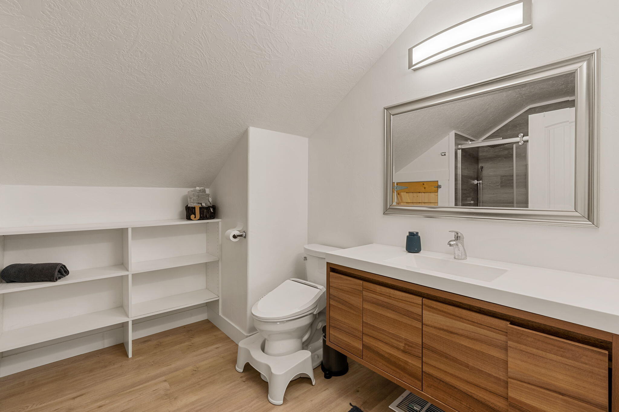 327 Aoki Michi Brian Head, UT 84719 - Photo 59 of 87 Upstairs Bathroom