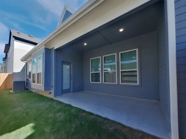 a view of backyard with porch and garden