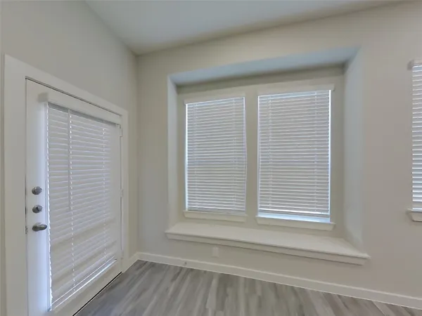 a view of empty room with window