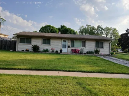 $315,000 | 18468 West Meadow Lane, Gurnee, IL 60031