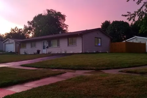 $315,000 | 18468 West Meadow Lane, Gurnee, IL 60031