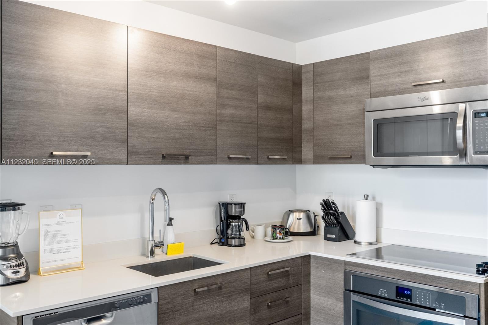 151 Southeast 1st Street, Unit 809 Miami, FL 33131 - Photo 17 of 45