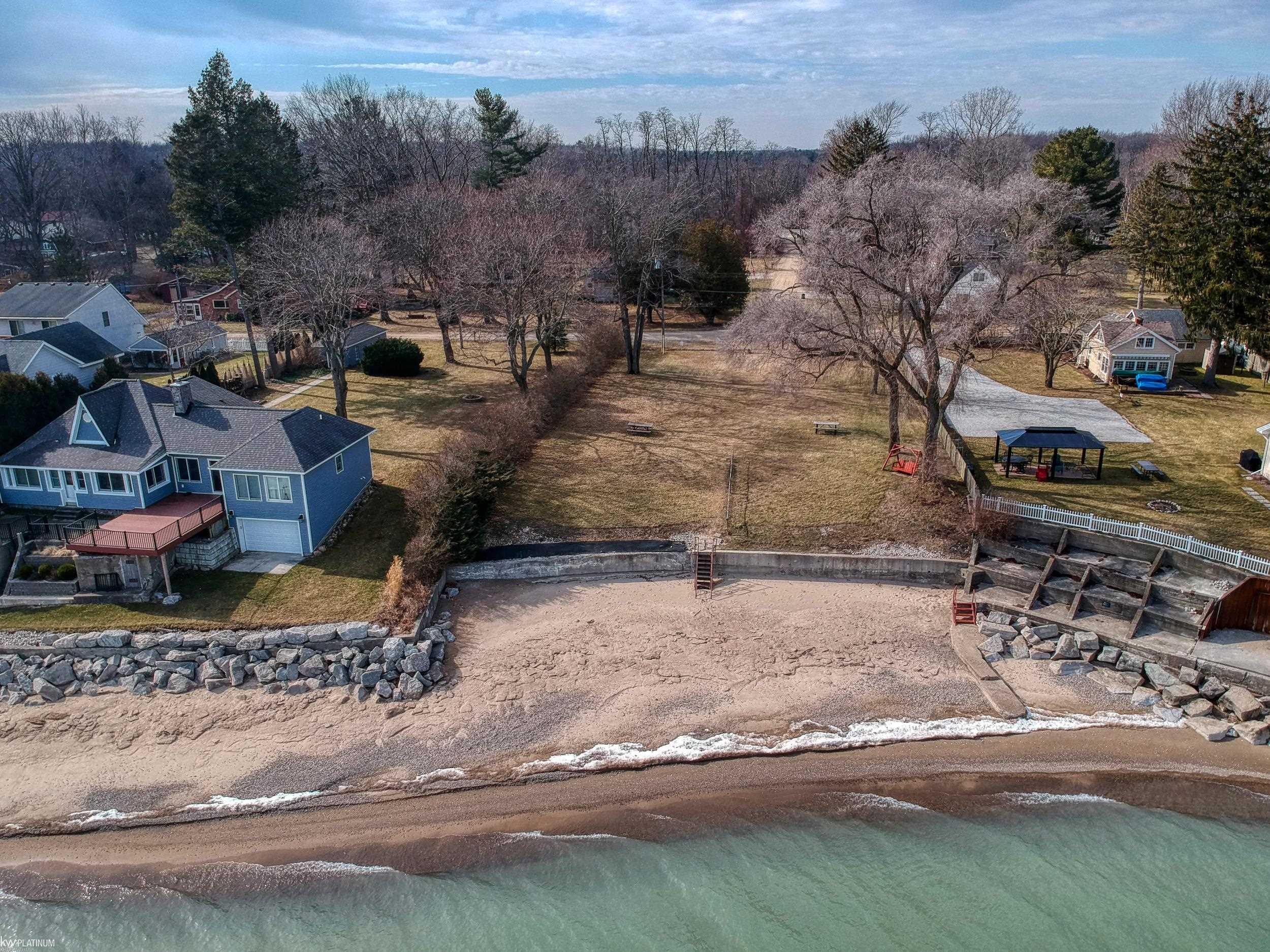 8564 Lakeview Avenue Lexington, MI 48450 - Photo 3 of 38 50134141-57a36847-92c8-4316-8c8a-570049592ef6.JPG