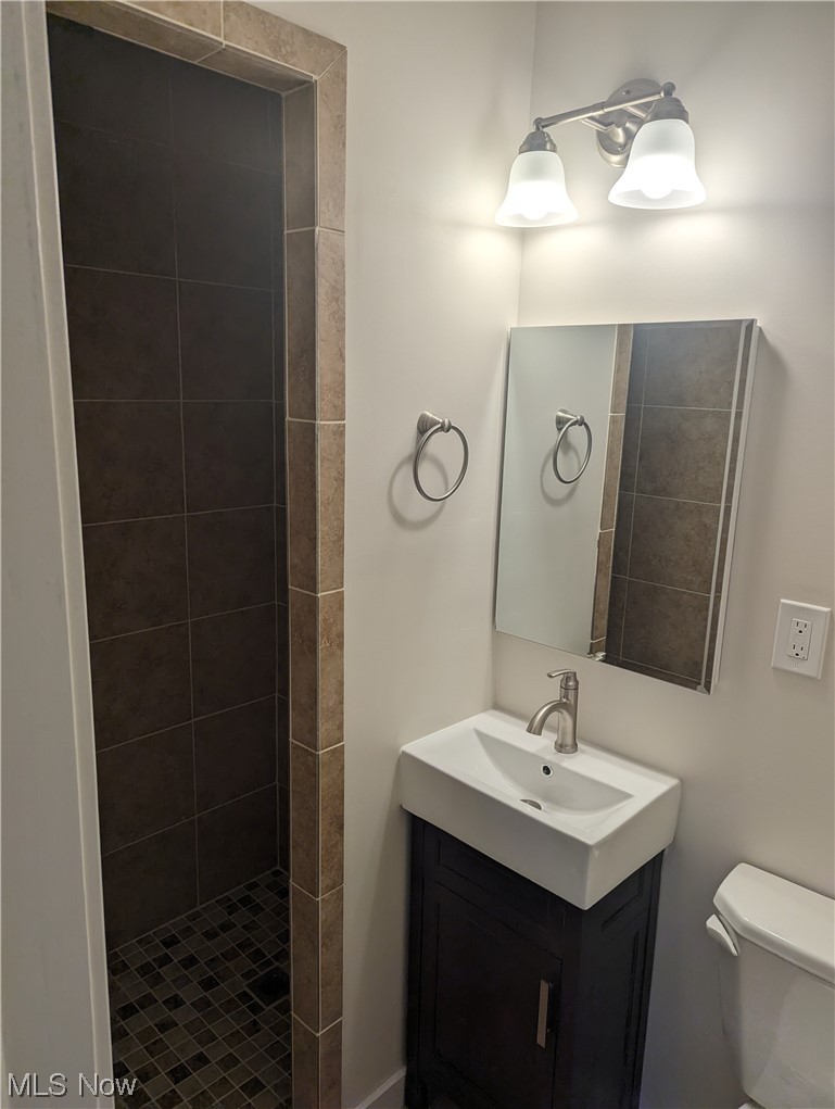 276 Paradise Road Painesville, OH 44077 - Photo 25 of 31 Bathroom featuring toilet and large vanity