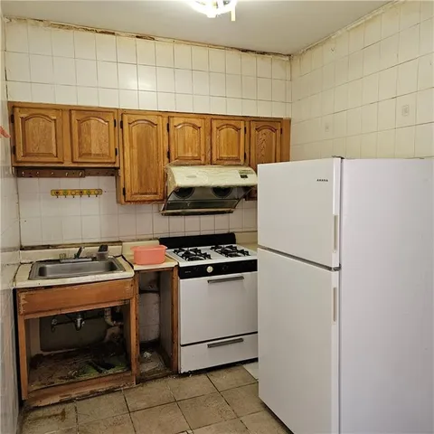 a kitchen with a stove and a refrigerator