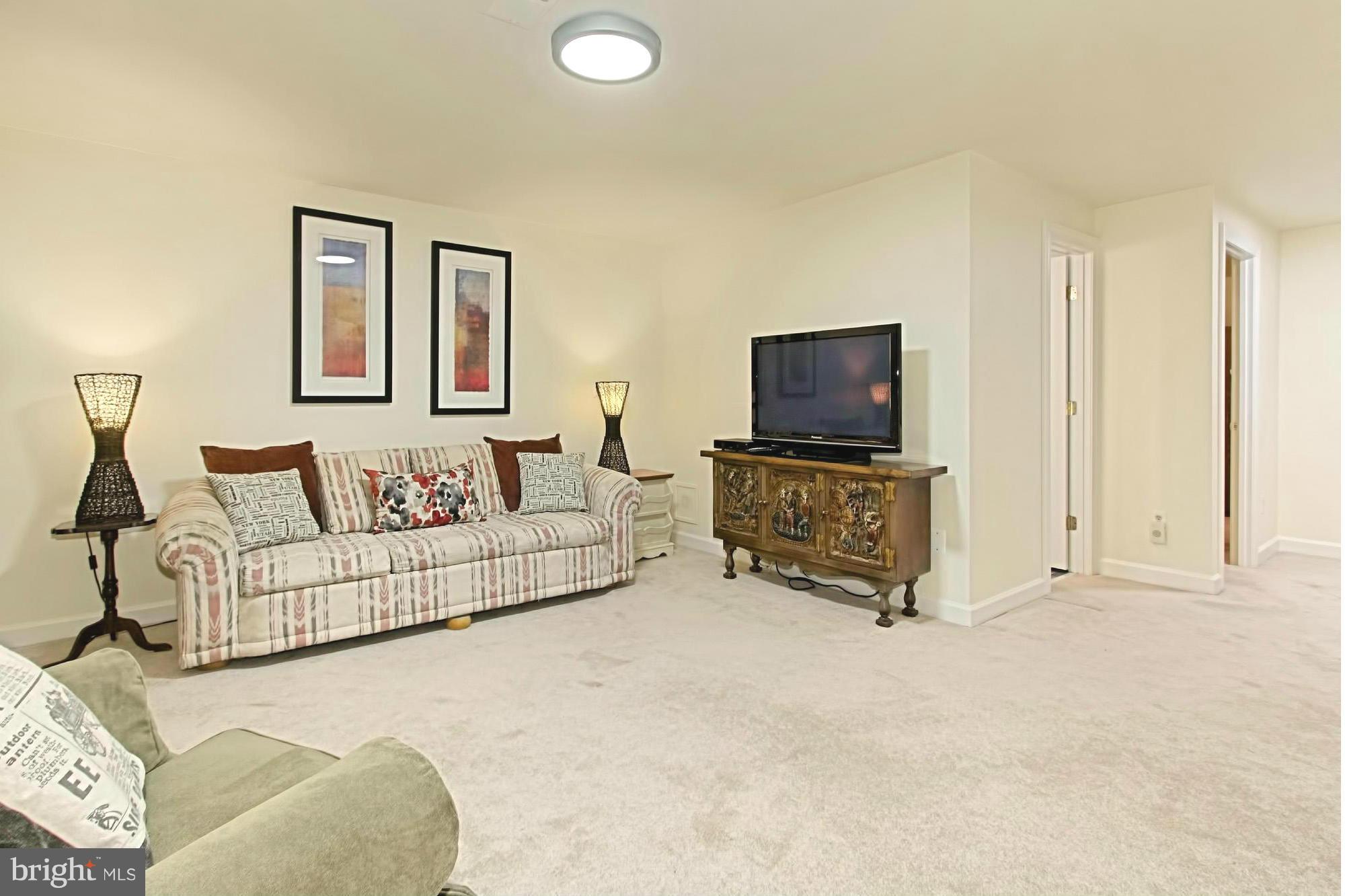 3657 Ransom Place Alexandria, VA 22306 - Photo 21 of 30 Family Room