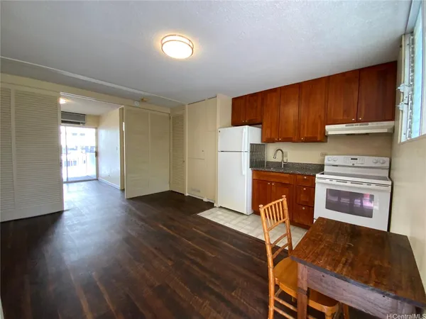 $2,000 | 236 Liliʻuokalani Avenue, Unit 202, Honolulu, HI 96815