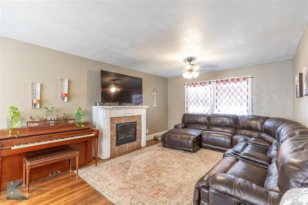 $159,900 | 1005 East Wells Street, Stamford, TX 79553