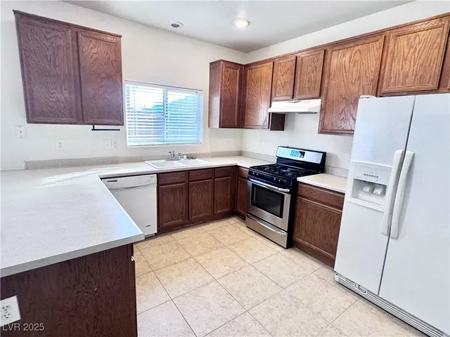 $1,895 | 6034 Tea Light Court, Las Vegas, NV 89113