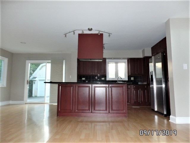 36 Chestnut Road Northbrook, IL 60062 - Photo 2 of 16