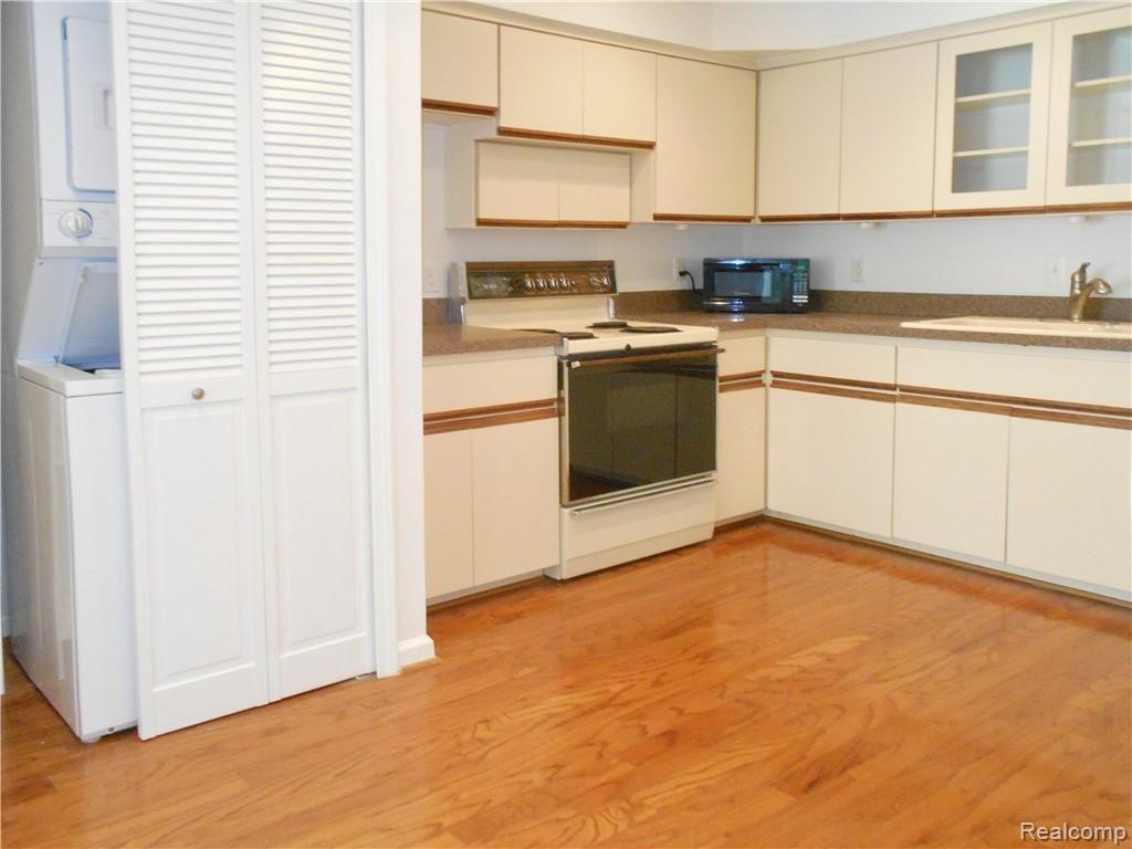 928 North Adams Road, Unit 95 Birmingham, MI 48009 - Photo 4 of 10