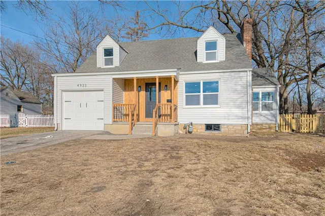 $420,000 | 4933 Parish Drive, Roeland Park, KS 66205