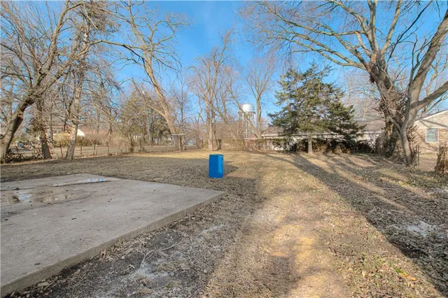 $420,000 | 4933 Parish Drive, Roeland Park, KS 66205