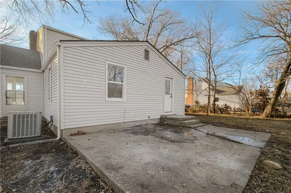 $410,000 | 4933 Parish Drive, Roeland Park, KS 66205