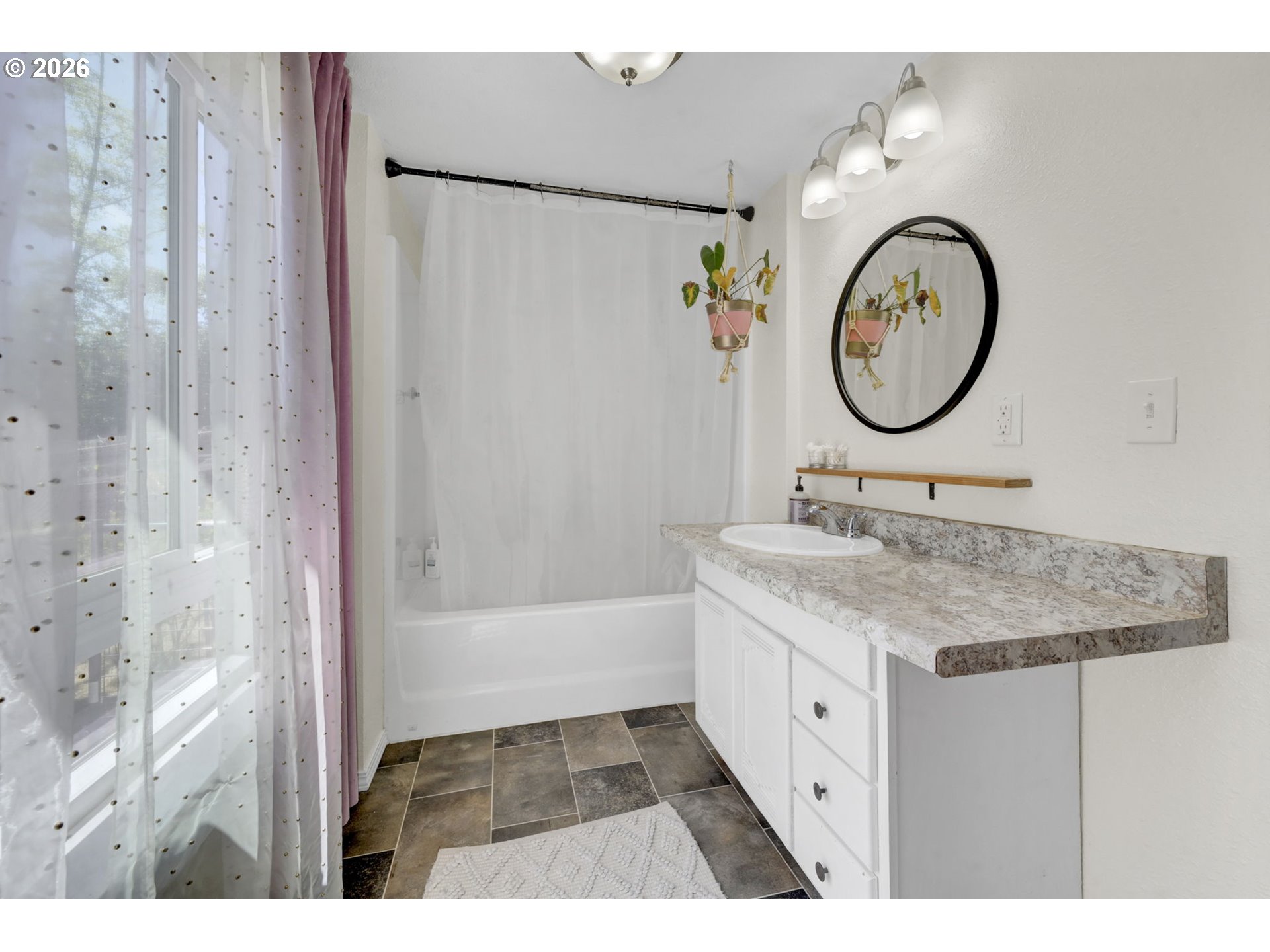 5596 Canary Road Florence, OR 97439 - Photo 20 of 38 Bathroom