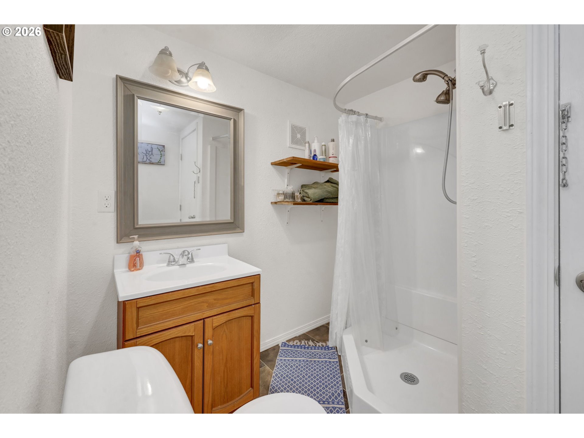 5596 Canary Road Florence, OR 97439 - Photo 21 of 38 Bathroom