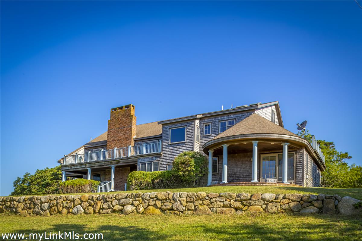 56 North Neck Road Edgartown, MA 02539 - Photo 4 of 63 a front view of a house with a yard