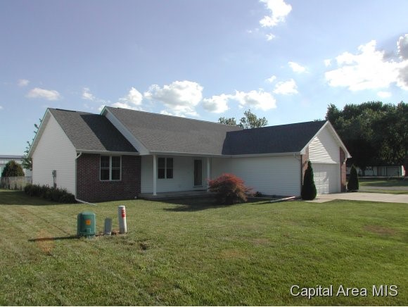 702 East Pheasant Road Athens, IL 62613 - Photo 1 of 1 Gallery Image 1