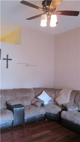 607 Terrace Hill Road Mount Juliet, TN 37122 - Photo 4 of 20 Vaulted ceilings enhance the spacious feel of the Living Room - don't let the sqftg fool you.