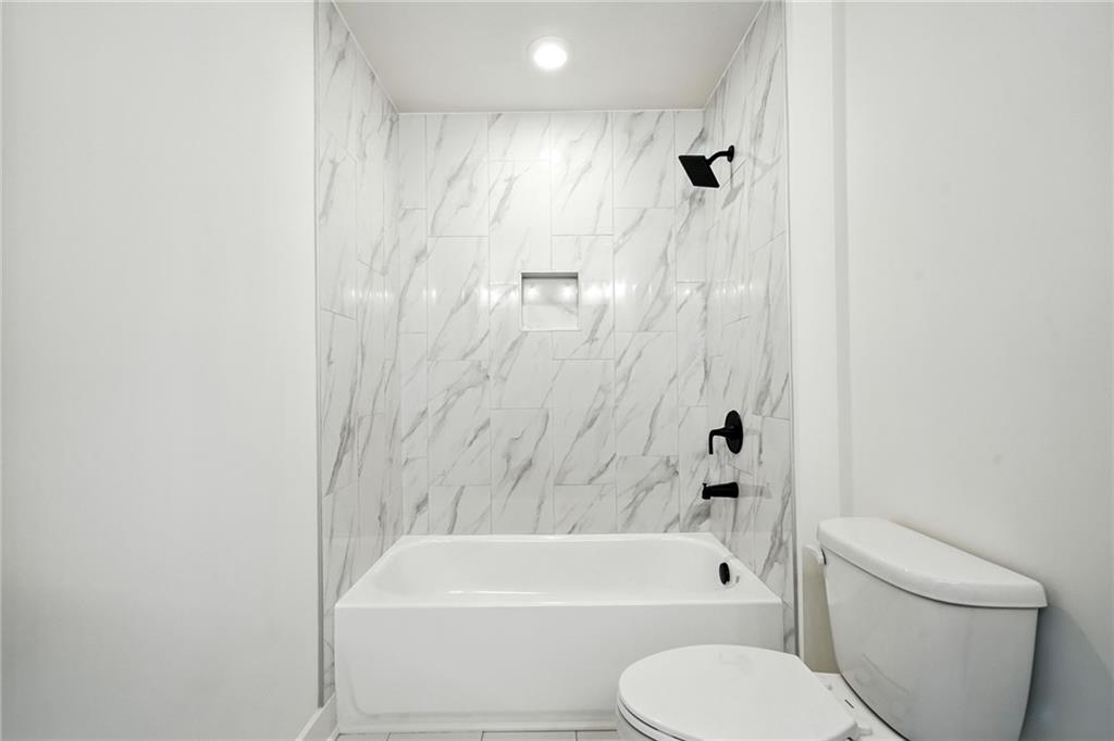 125 Old Alabama Road Southeast Emerson, GA 30137 - Photo 29 of 37 a bathroom with a toilet and a bathtub
