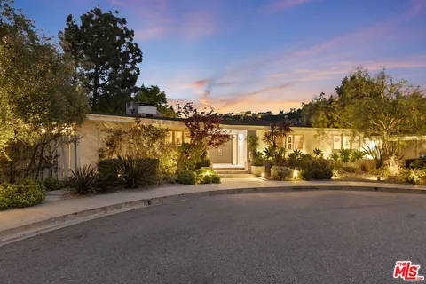 $3,489,000 | 8410 Edwin Drive, Los Angeles, CA 90046