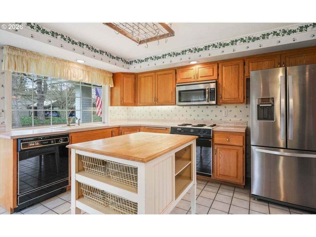 1376 Brickley Road Eugene, OR 97401 - Photo 22 of 48 a kitchen with stainless steel appliances granite countertop a stove a sink and a microwave