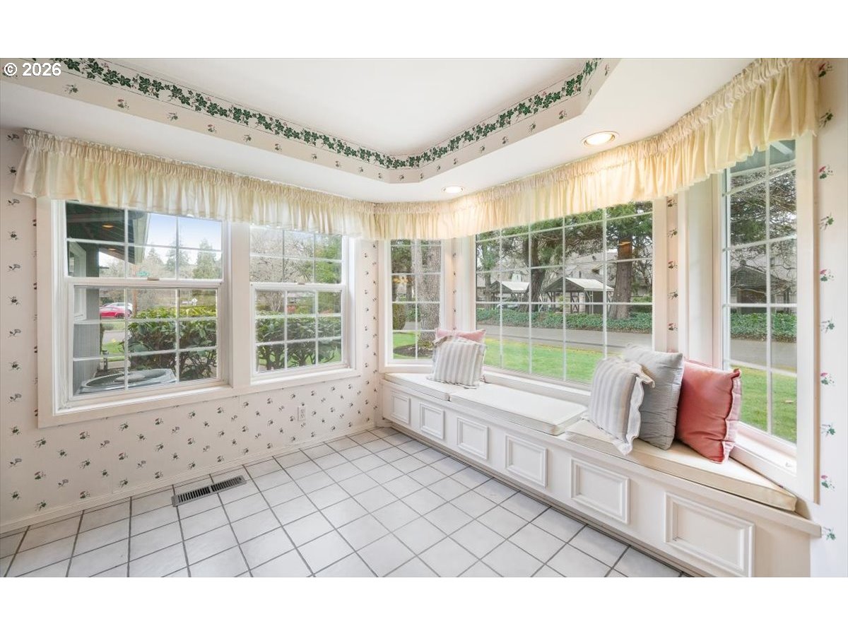 1376 Brickley Road Eugene, OR 97401 - Photo 24 of 48 a living room with furniture and large windows