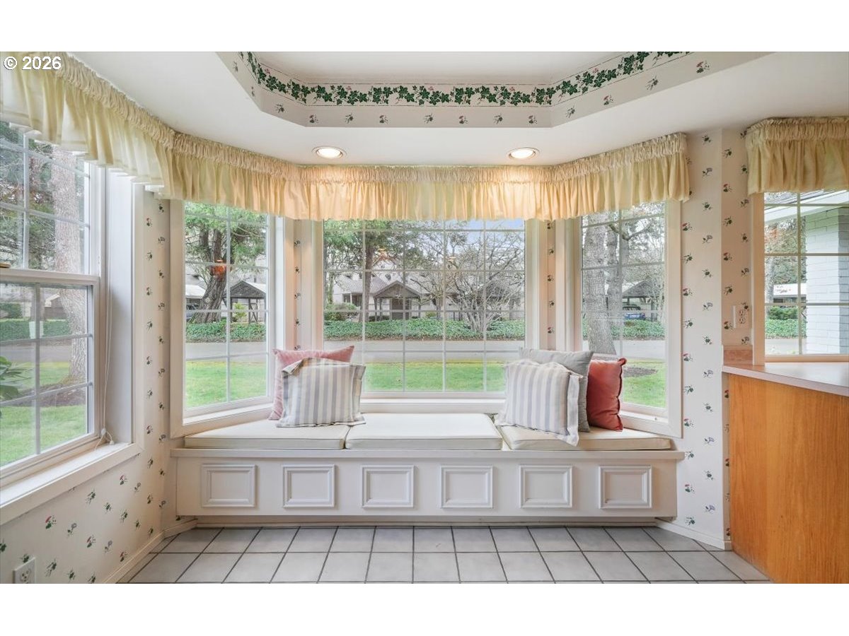 1376 Brickley Road Eugene, OR 97401 - Photo 25 of 48 a living room with a large window