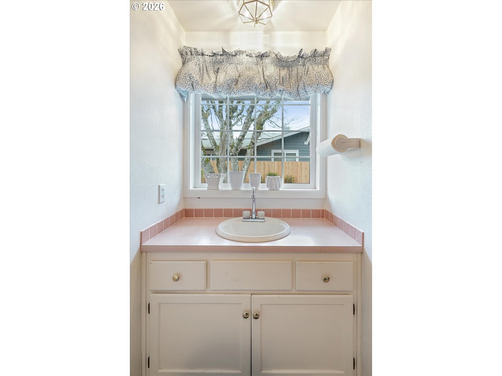 1376 Brickley Road Eugene, OR 97401 - Photo 45 of 48 a sink and a window