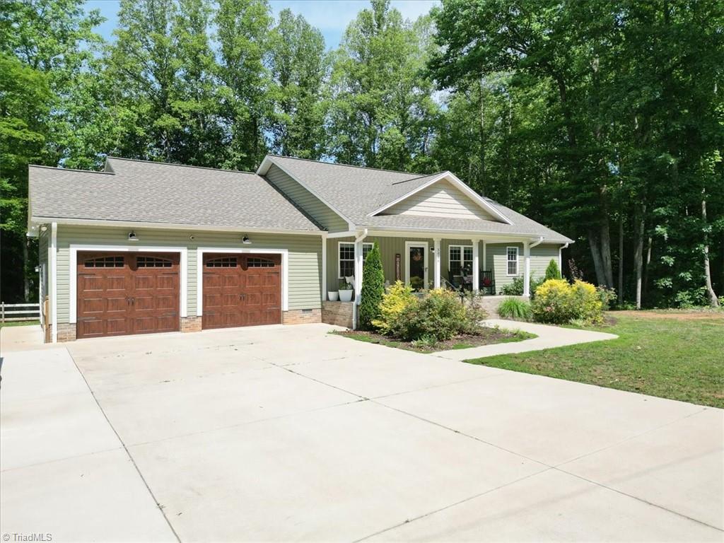 5086 Appalachian Road Winston-Salem, NC 27105 - Photo 2 of 50