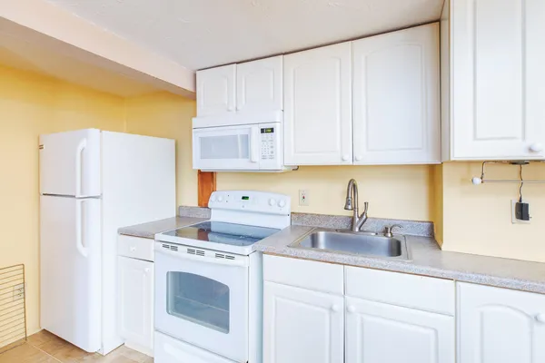 $345,000 | 359 Ocean Boulevard, Unit 24, Hampton, NH 03842
