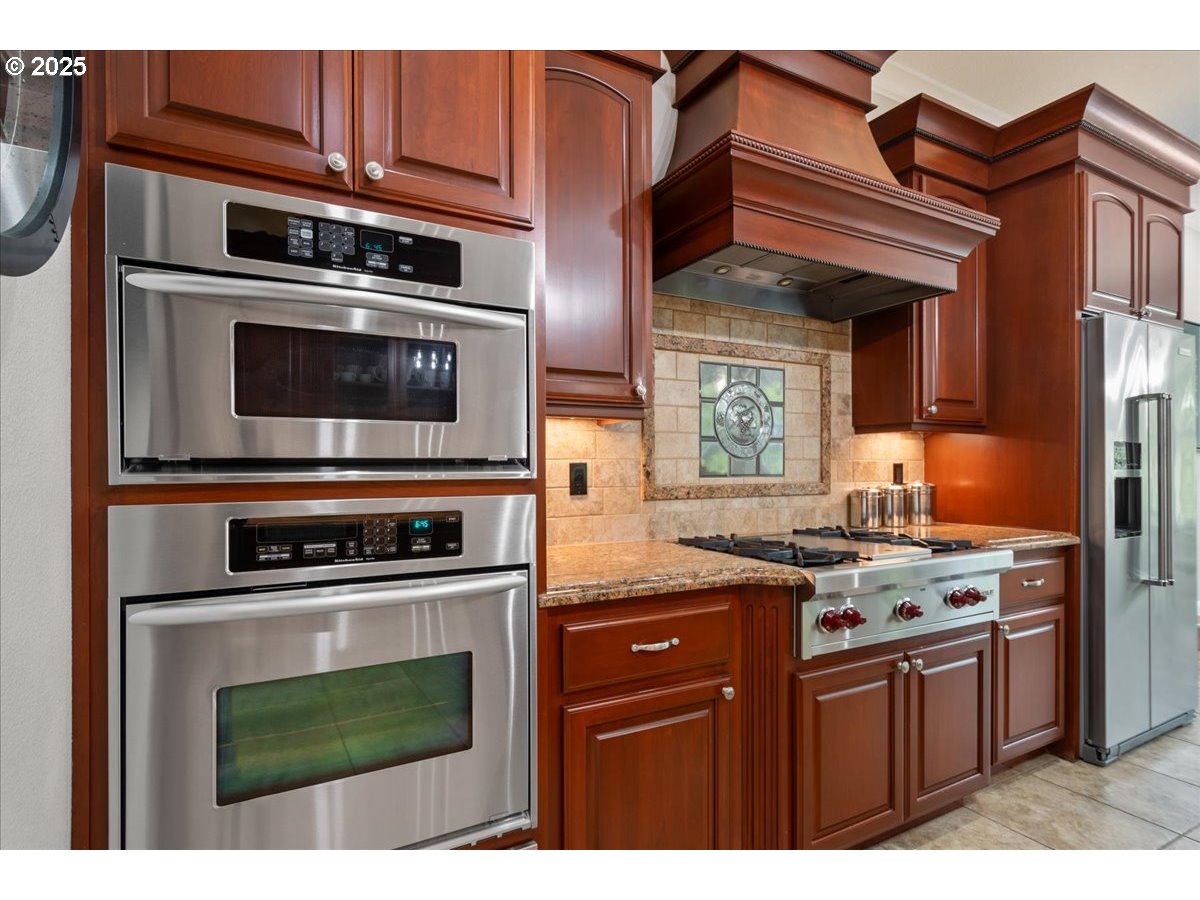 904 Northeast 224th Circle Ridgefield, WA 98642 - Photo 16 of 48 Kitchen