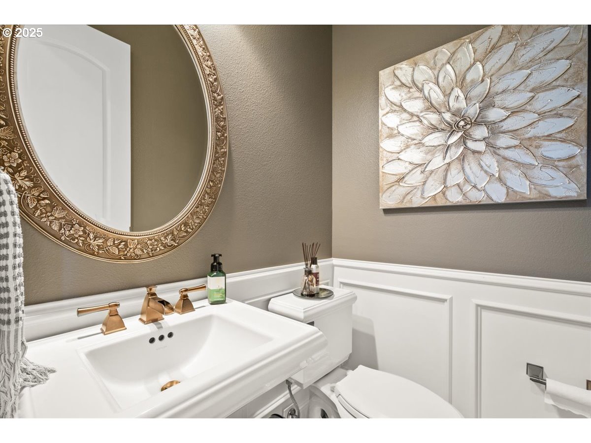 904 Northeast 224th Circle Ridgefield, WA 98642 - Photo 21 of 48 Bathroom