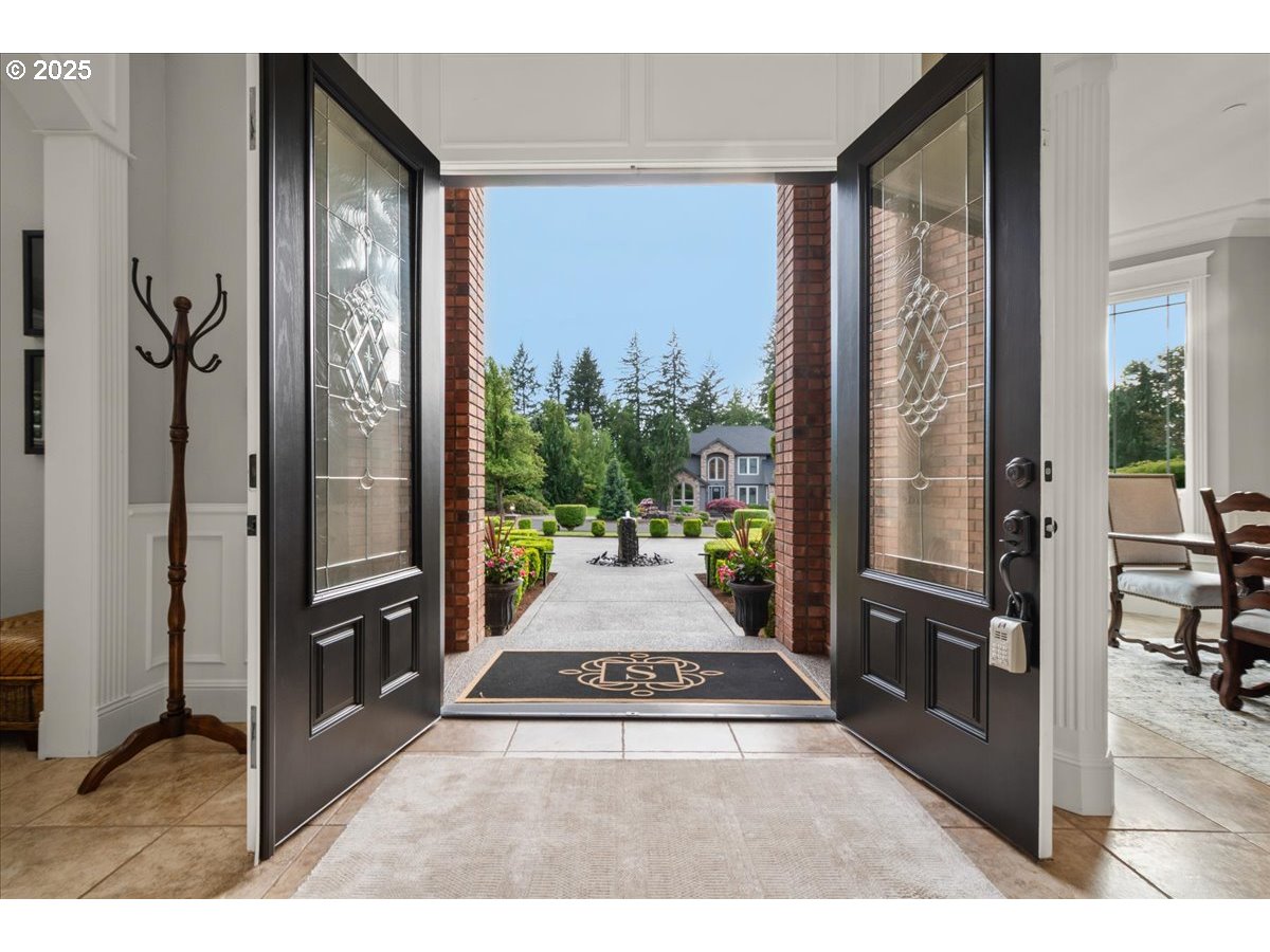 904 Northeast 224th Circle Ridgefield, WA 98642 - Photo 4 of 48 Entrance/Foyer