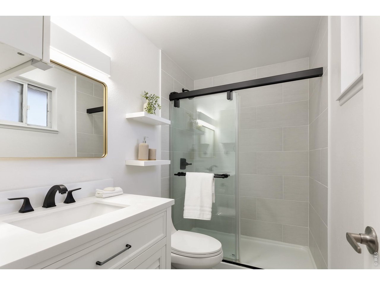 6909 Harvest Road Boulder, CO 80301 - Photo 17 of 32 Primary Ensuite