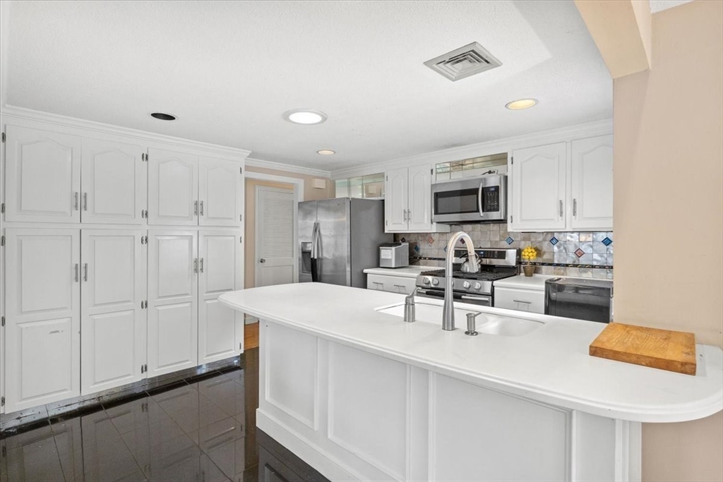 13 Gridley Bryant Road Scituate, MA 02066 - Photo 5 of 30 Gallery Image 5