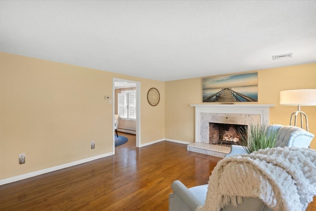 13 Gridley Bryant Road Scituate, MA 02066 - Photo 8 of 30 Gallery Image 8