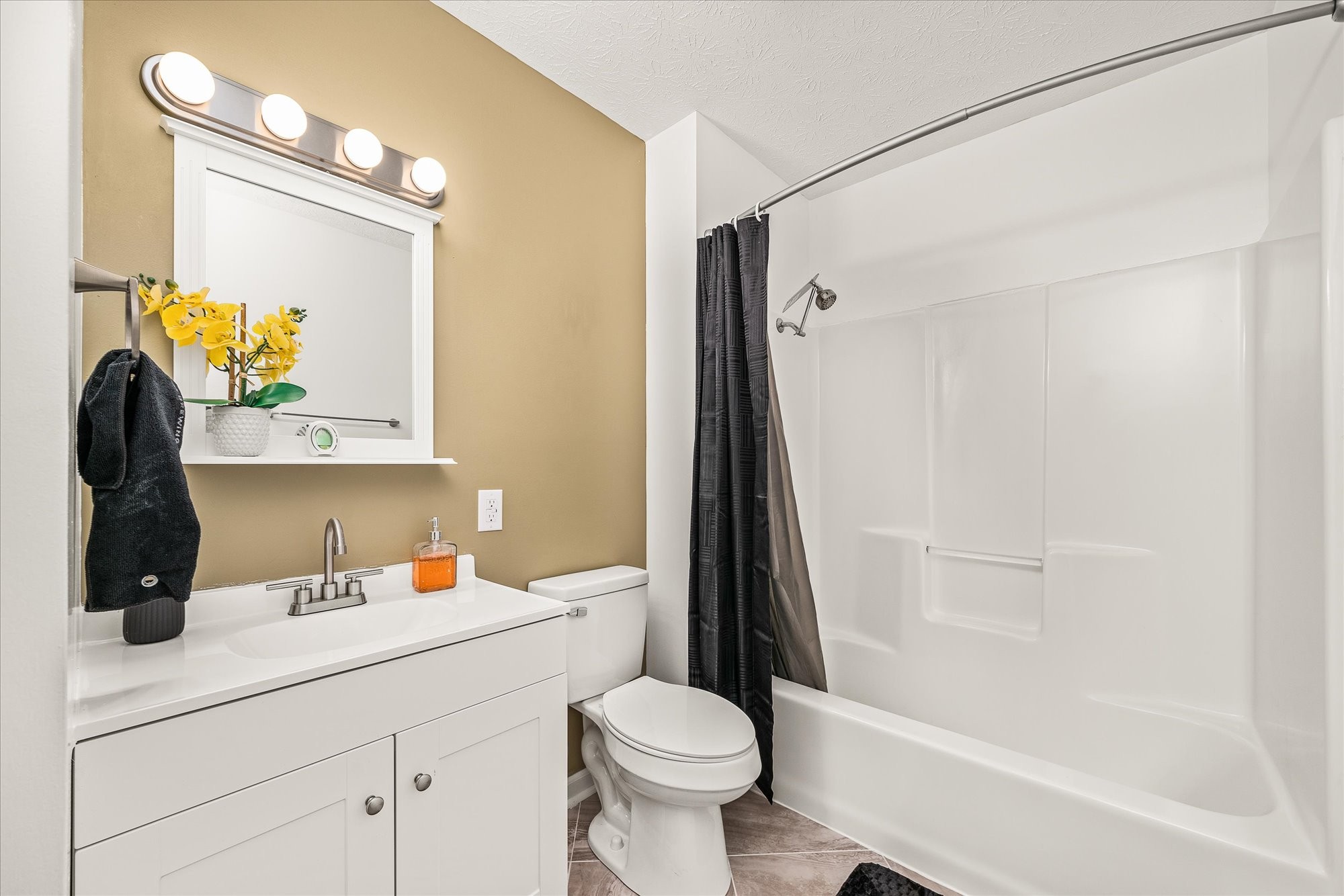 11216 Clay County Highway Moss, TN 38575 - Photo 18 of 40 a bathroom with a sink toilet and shower