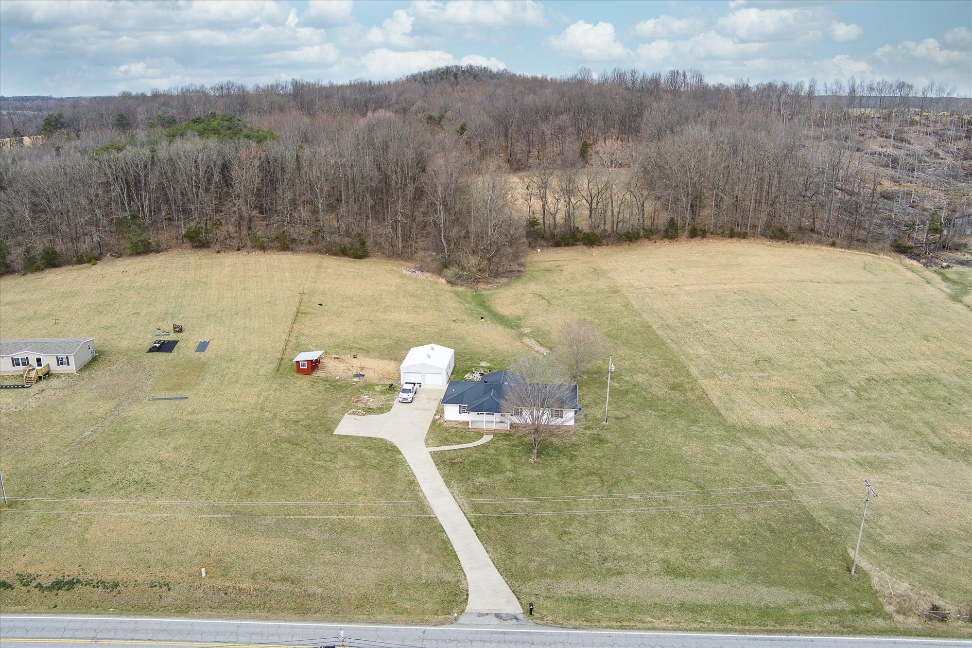 11216 Clay County Highway Moss, TN 38575 - Photo 20 of 40 a view of a dry yard