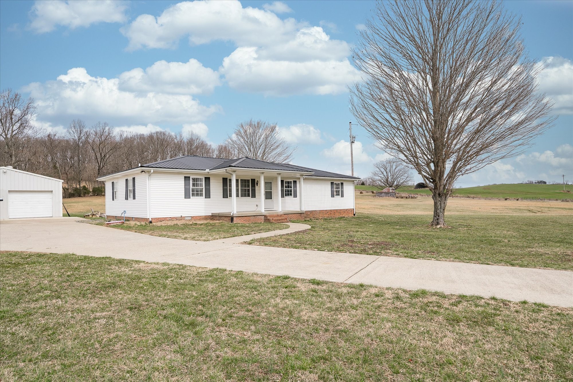 11216 Clay County Highway Moss, TN 38575 - Photo 28 of 40 a view of a yard in front of a house