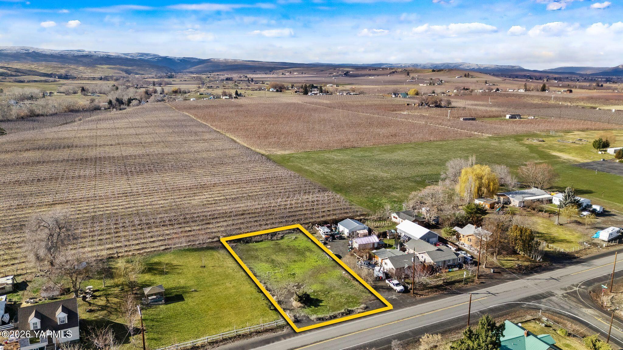 15660 Summitview Road Cowiche, WA 98923 - Photo 3 of 10 3_15660 Sumitview Rd Aerials-3 prop