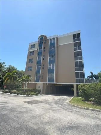 $2,495 | 960 Starkey Road, Unit 5105, Largo, FL 33771